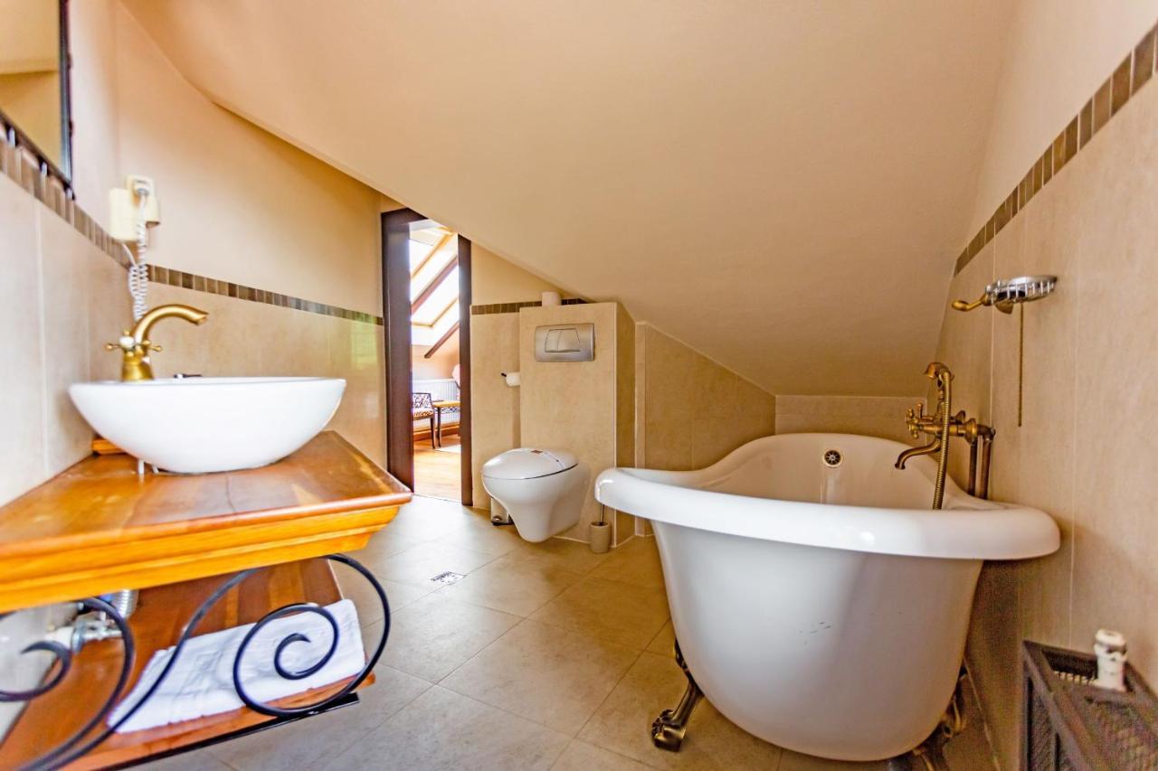 Hotel Turnul Moieciu de Jos Esterno foto